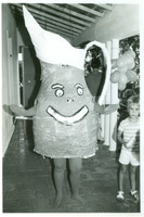 Carnaval 1976   fantasia de jarra de ki suco