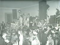 Baile de debutantes 1970   banda e convidados