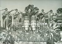 Baile de debutantes 1970   banda e cantora